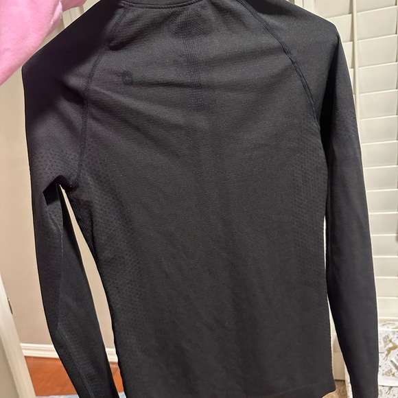 3 pack of the FIGS Salta Seamless Longsleeve Underscrubs - Picture 6 of 14